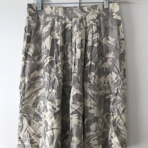 Vintage < flowered skirt